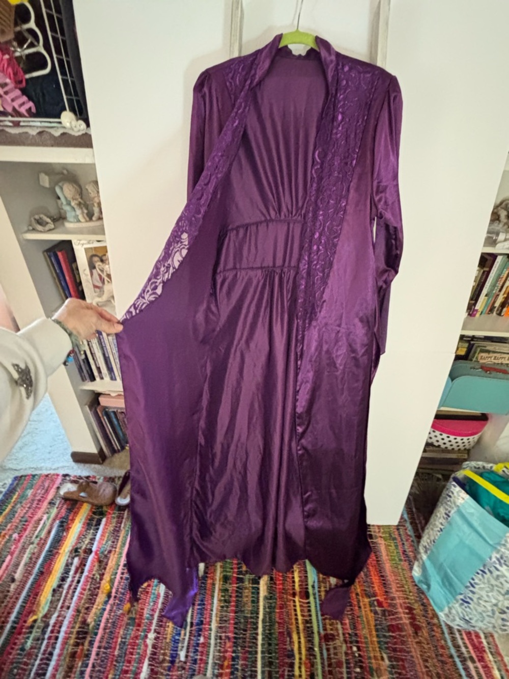 Vintage L-XL Lace Trim Women's Robe, Luxury, whimsigoth, fairycore, sleep gown - Picture 12 of 14